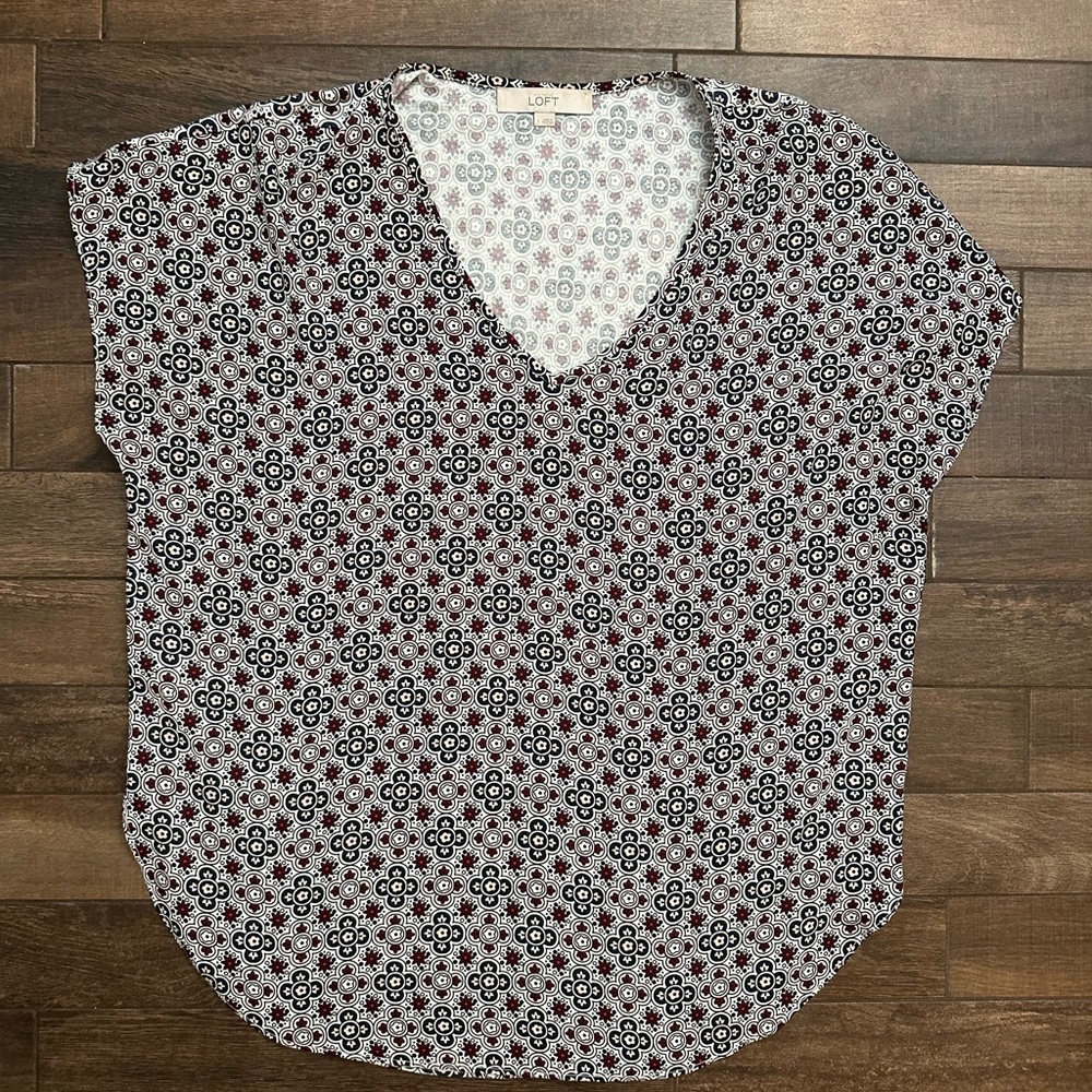 Like New LOFT V-Neck Women's Top